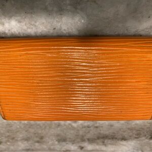 Authentic LOUIS VUITTON Epi Tri Fold Leather 4 ring Orange Vintage Key Holder